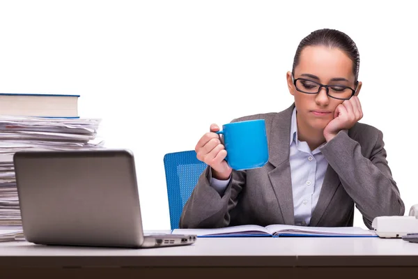 Junge Geschäftsfrau im Büro isoliert auf Weiß — Stockfoto