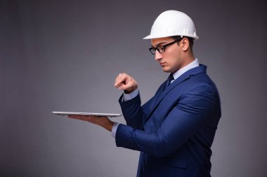 Endüstriyel kavramında genç mimar