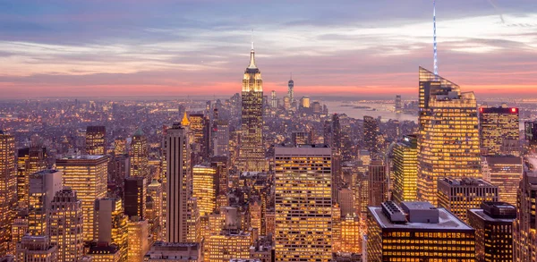 View of New York Manhattan during sunset hours — Stock Photo, Image