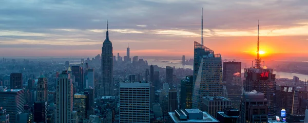 New York - DECEMBER 20, 2013: View of Lower Manhattan on Decembe — Stock Photo, Image