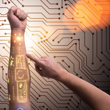 Fütürist kavramda insan robot eli