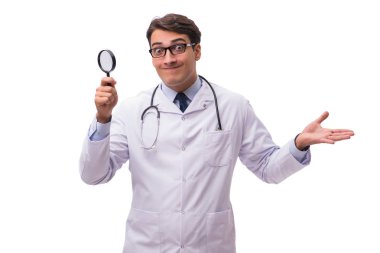 Beyaz arka plan üzerinde büyüteç ile doktor