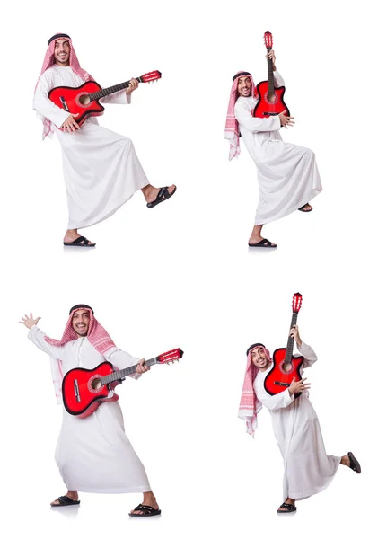 Araber spielt Gitarre isoliert auf weißem Grund — Stockfoto