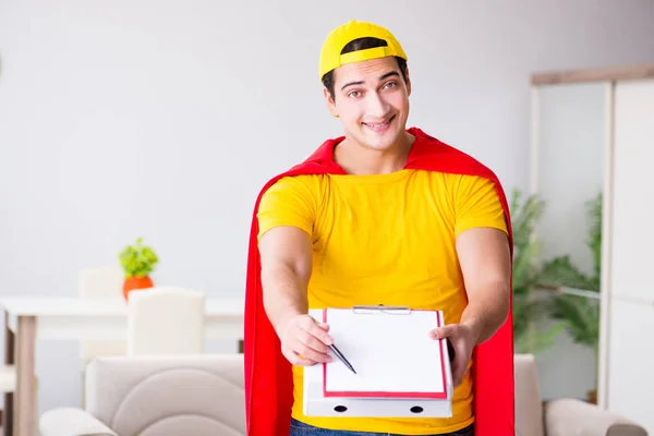 Superhéroe repartidor de pizza con cubierta roja — Foto de Stock