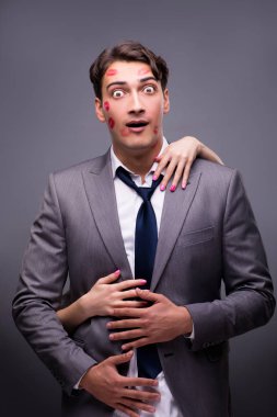 Adam komik romantik kavram