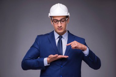 Endüstriyel kavramında genç mimar