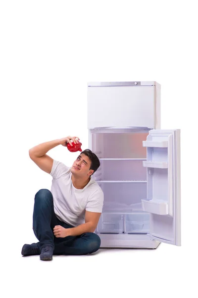 Éhes ember keres pénzt, hogy töltse ki a hűtőszekrény — Stock Fotó