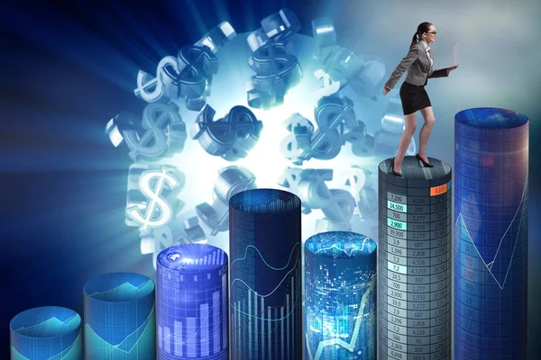 Woman trader in online trading concept — Stock Photo, Image