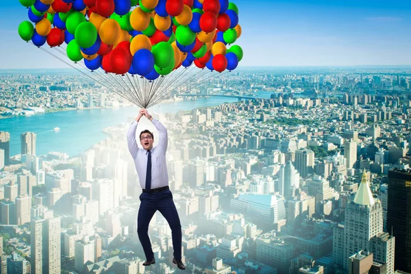 Бізнесмен літає на повітряних кулях у концепції виклику — стокове фото