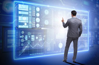 Büyük veri arayan iş adamı