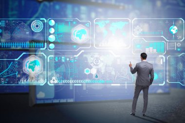 Büyük veri arayan iş adamı