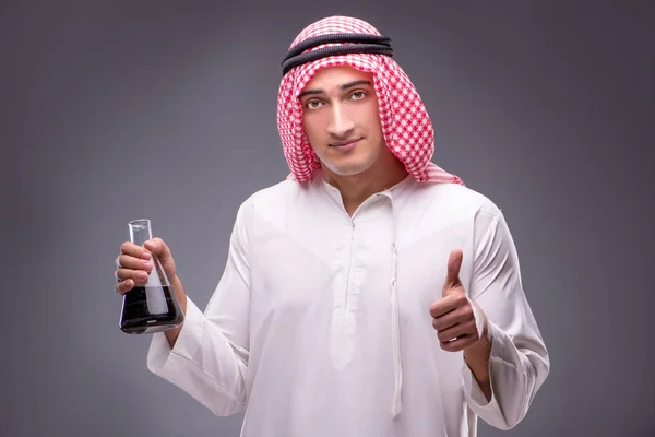 Arabiska med olja på grå bakgrund — Stockfoto