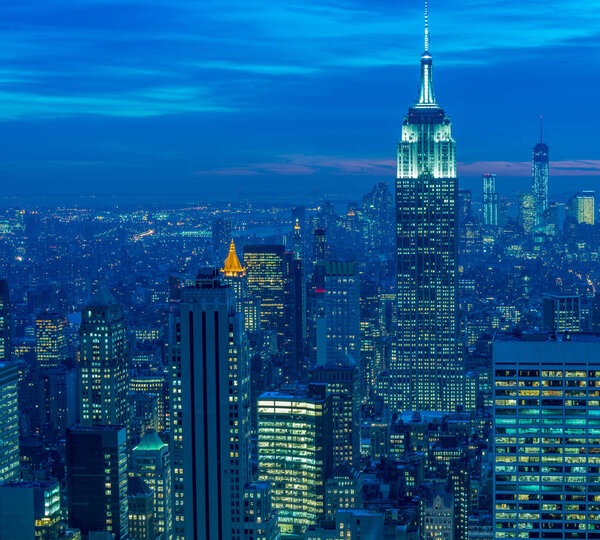 Вид на Нью-Йорк Манхэттен во время заката солнца