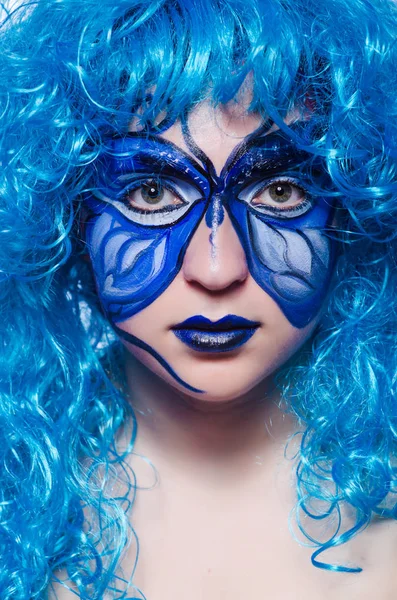 Фарба для обличчя жінки з метеликом — стокове фото