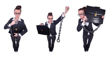 Elleri kelepçeli bir kadın.