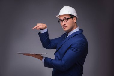 Endüstriyel kavramında genç mimar