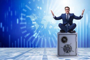 İşadamı dinleniyor, bacağını güvenli bir yere koyuyor.