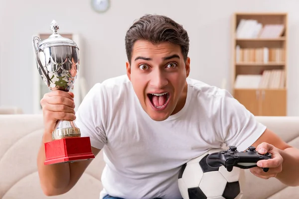 Homem viciado em jogos de computador — Fotografia de Stock