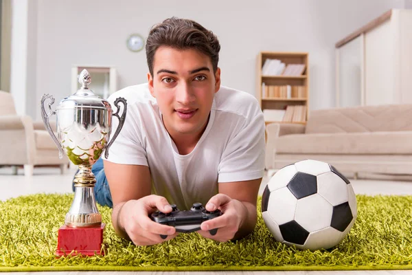 Homem viciado em jogos de computador — Fotografia de Stock