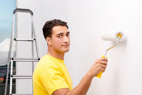 Young man doing home improvements — Stock Photo, Image