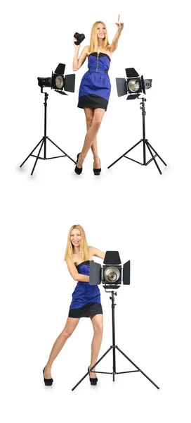 Mulher durante fotosessão fotográfica em branco — Fotografia de Stock