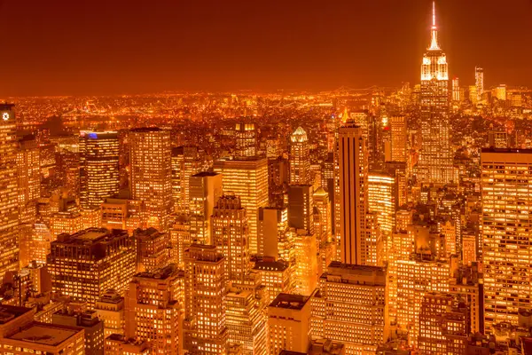 Günbatımında New York Manhattan 'ın gece manzarası — Stok fotoğraf