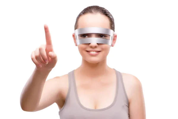 Techno fille appuyant sur le bouton virtuel isolé sur blanc — Photo