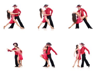 Bir çift dansçı beyazın üzerinde izole edilmiş