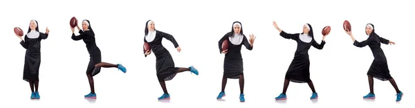 Snygg nunna med rugbyboll isolerad på vitt — Stockfoto