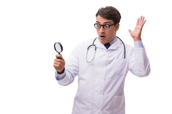 Läkare med förstoringsglas på vit bakgrund — Stockfoto
