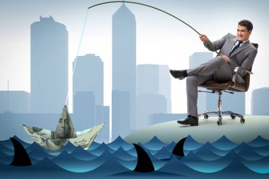 İşadamı sudan dolar avlıyor