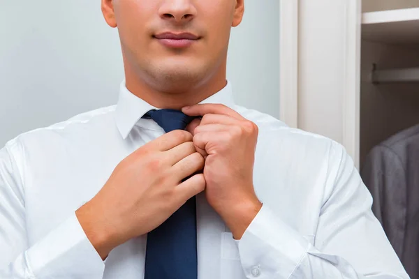 Zakenman verkleed voor het werk — Stockfoto