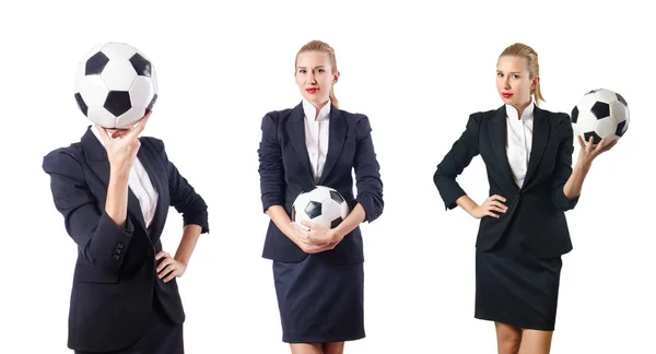 Affärskvinna med fotboll på vitt — Stockfoto