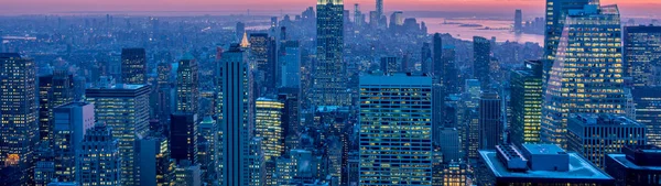 Günbatımında New York Manhattan manzarası