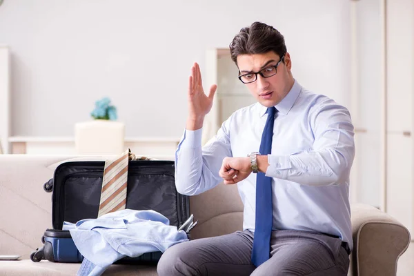 Businessman preparing for the business trip — Stock Photo, Image