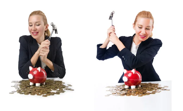 Vrouw verbreking piggy bank voor besparingen — Stockfoto