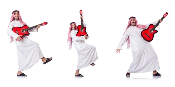 Hombre árabe tocando la guitarra aislado en blanco — Foto de Stock