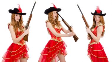 Beyaz tenli kadın korsan.