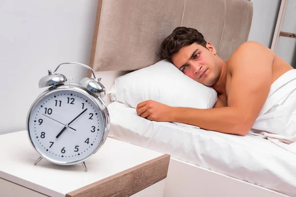 Man having trouble waking up in the morning — Stock Photo, Image