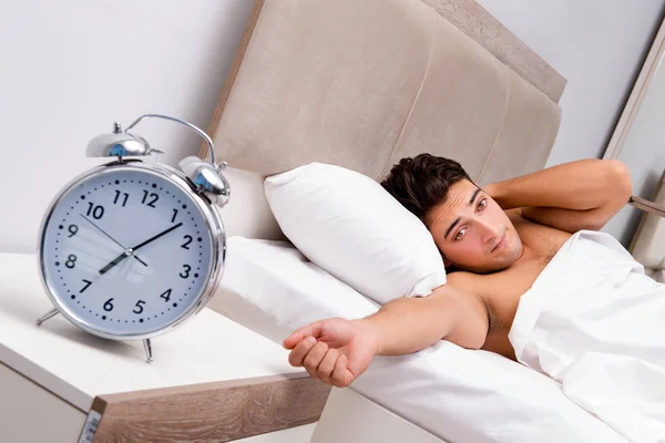 Man having trouble waking up in morning — Stock Photo, Image