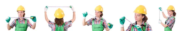 Женщина-рабочий в зеленом комбинезоне изолирована на белом — стоковое фото