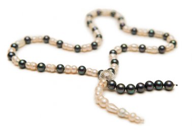 Beyaz arka plan üzerinde izole zarif kolye