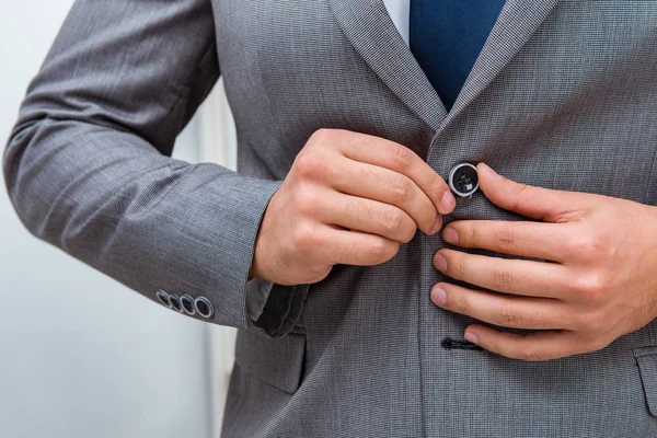 Businessman dressing up for work — Stock Photo, Image