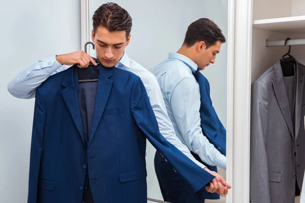 Zakenman verkleed voor het werk — Stockfoto