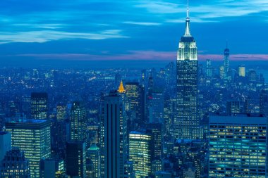 Günbatımında New York Manhattan 'ın gece manzarası