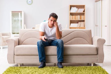 Bilgisayar oyunlarına bağımlı bir adam