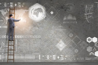 İş adamı küresel iş konseptinde merdiveni tırmanıyor