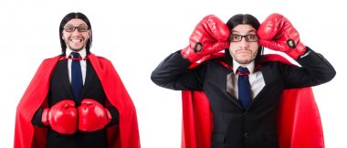 Genç işadamı beyazlar içinde izole edilmiş.