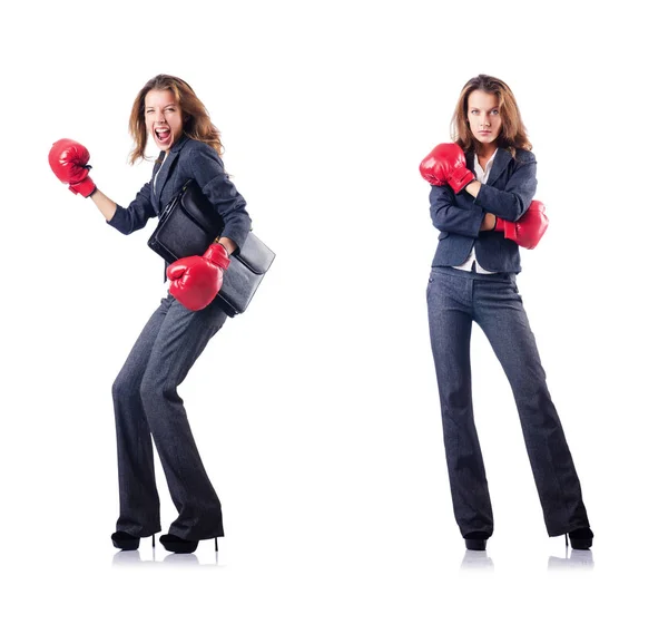 Junge Frau mit Boxhandschuhen isoliert auf weißem Grund — Stockfoto