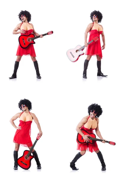男性で女性の服にギター — ストック写真